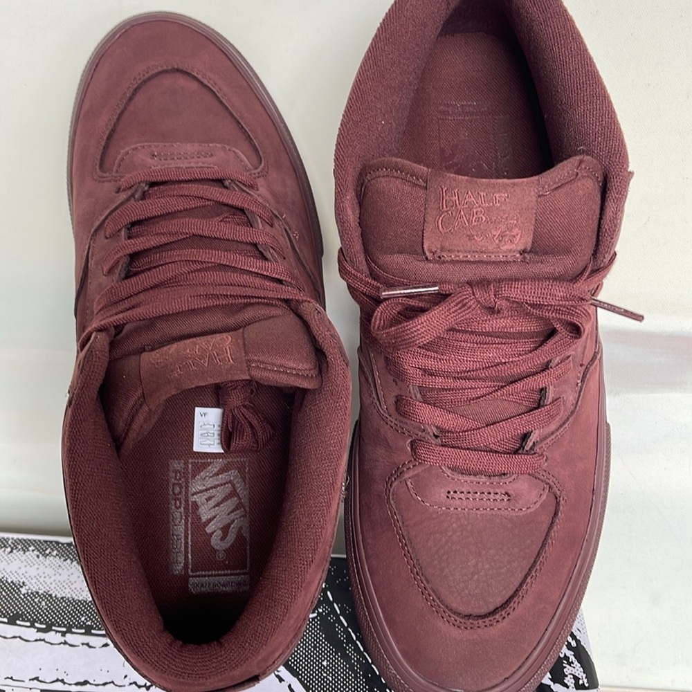 Vans WMNS Skate Half Cab Mono Chocolate
VN0ASFCDCHC
Sneakers - Picture 6 of 16